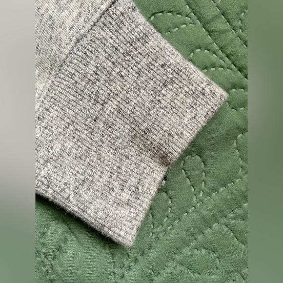 UNIQLO kid’s unisex zip hoodie. - Picture 5 of 9